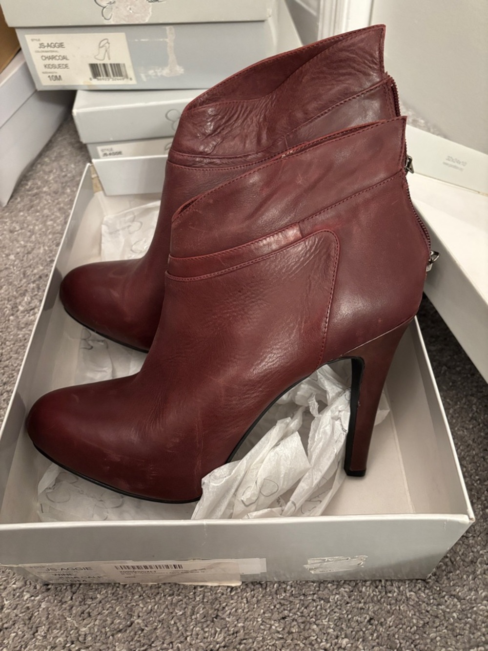 Jessica Simpson, Size 10 Never Worn